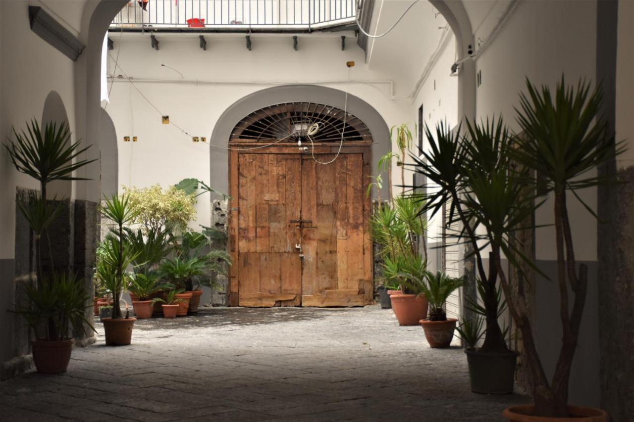 Corno Napoletano Free Parking For Small Cars Only Napoli Esterno foto
