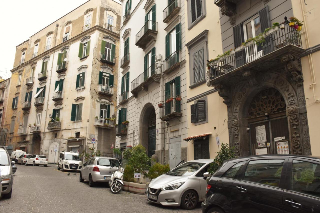 Corno Napoletano Free Parking For Small Cars Only Napoli Esterno foto