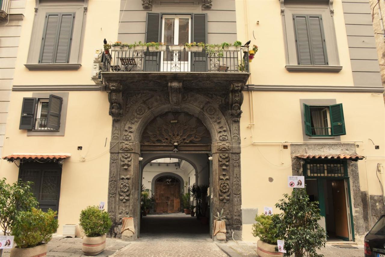Corno Napoletano Free Parking For Small Cars Only Napoli Esterno foto