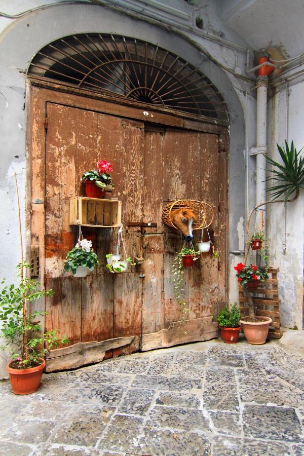 Corno Napoletano Free Parking For Small Cars Only Napoli Esterno foto